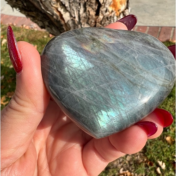 Labradorite Heart Carving - Blue and Pink Flash - Picture 4 of 4